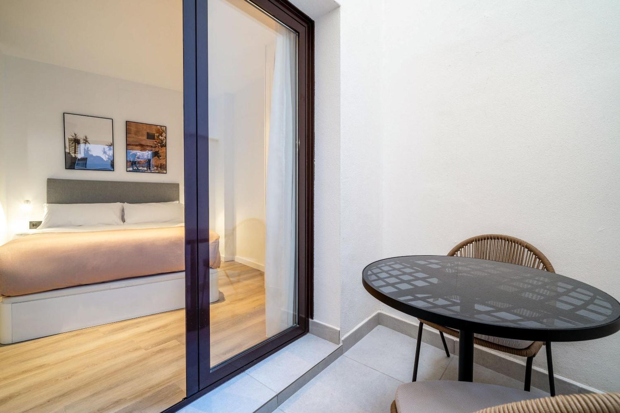 Limehome Malaga Calle Victoria Bagian luar foto