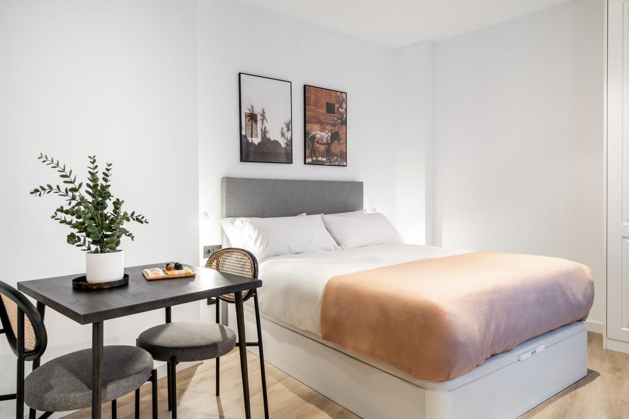 Limehome Malaga Calle Victoria Bagian luar foto