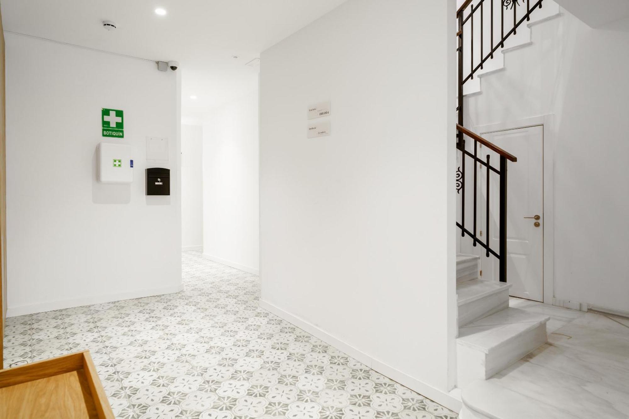 Limehome Malaga Calle Victoria Bagian luar foto