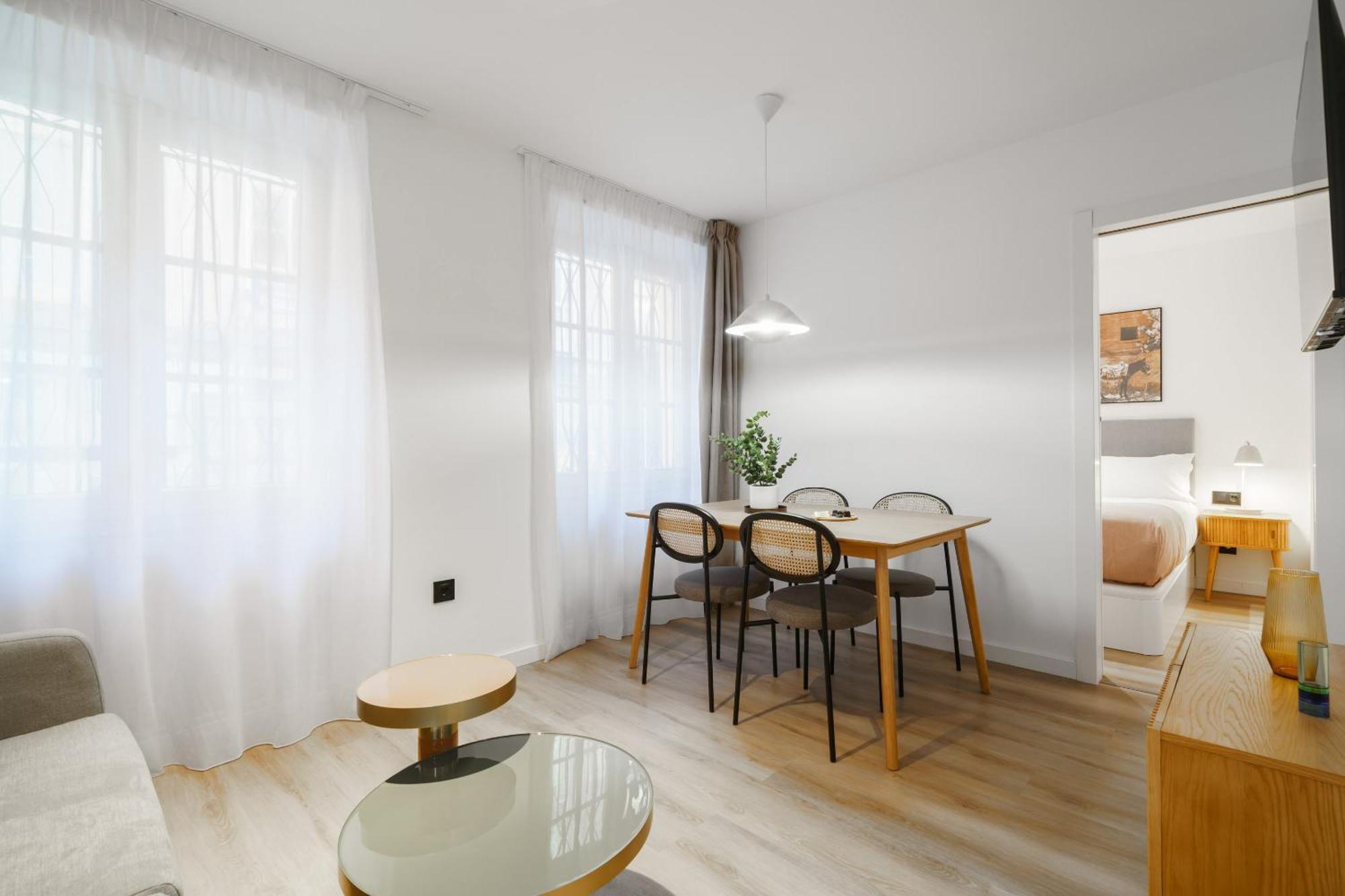 Limehome Malaga Calle Victoria Bagian luar foto