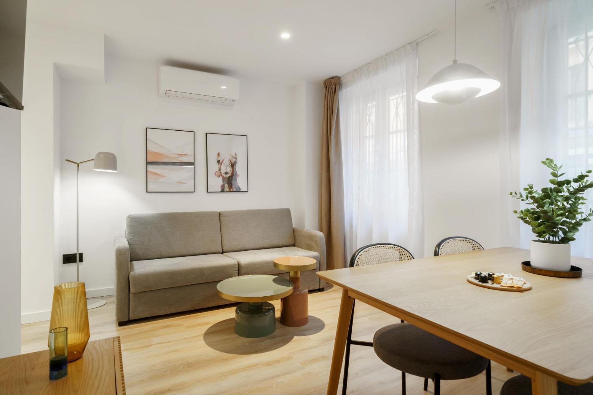 Limehome Malaga Calle Victoria Bagian luar foto