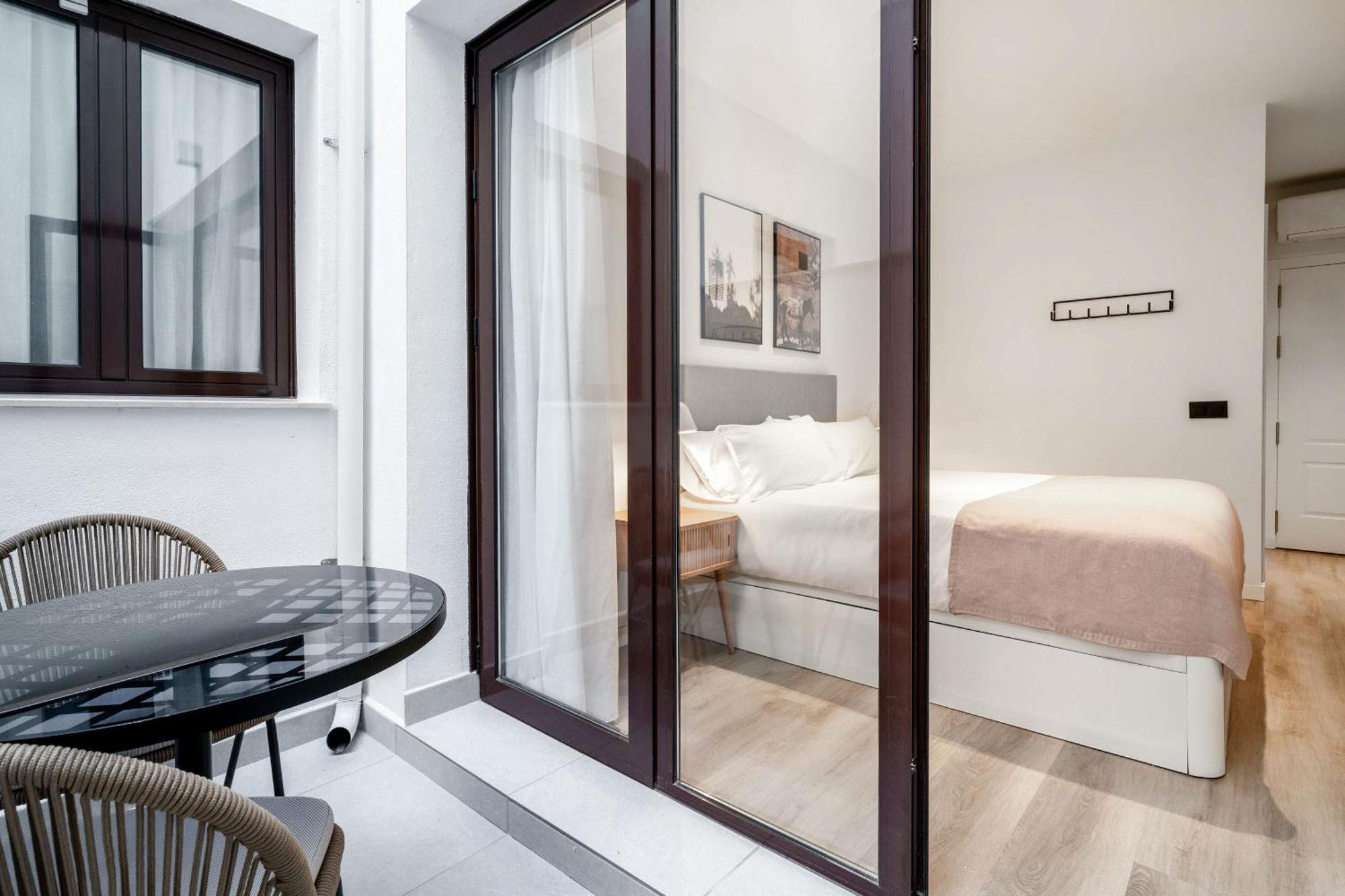 Limehome Malaga Calle Victoria Bagian luar foto