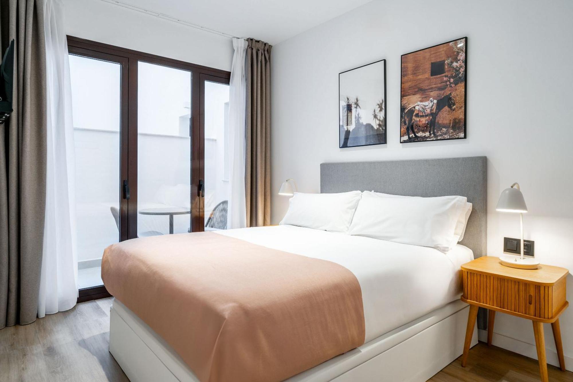 Limehome Malaga Calle Victoria Bagian luar foto
