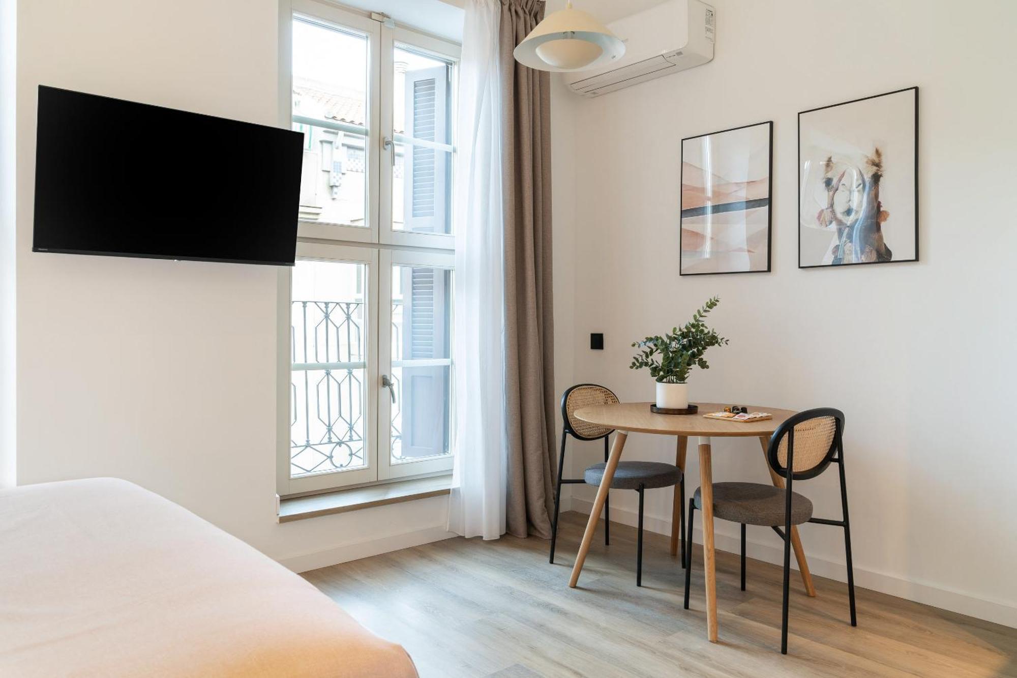 Limehome Malaga Calle Victoria Bagian luar foto