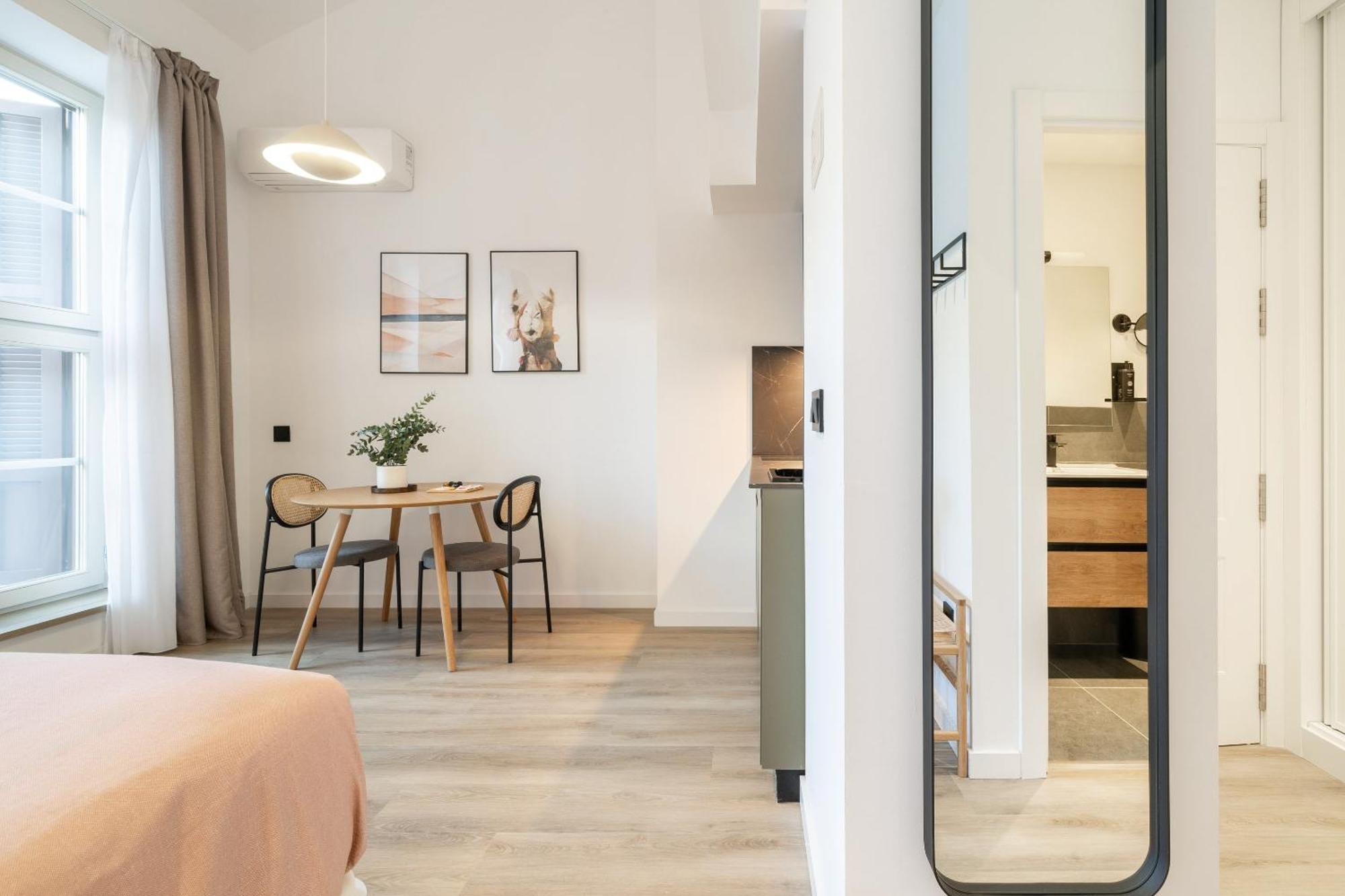 Limehome Malaga Calle Victoria Bagian luar foto