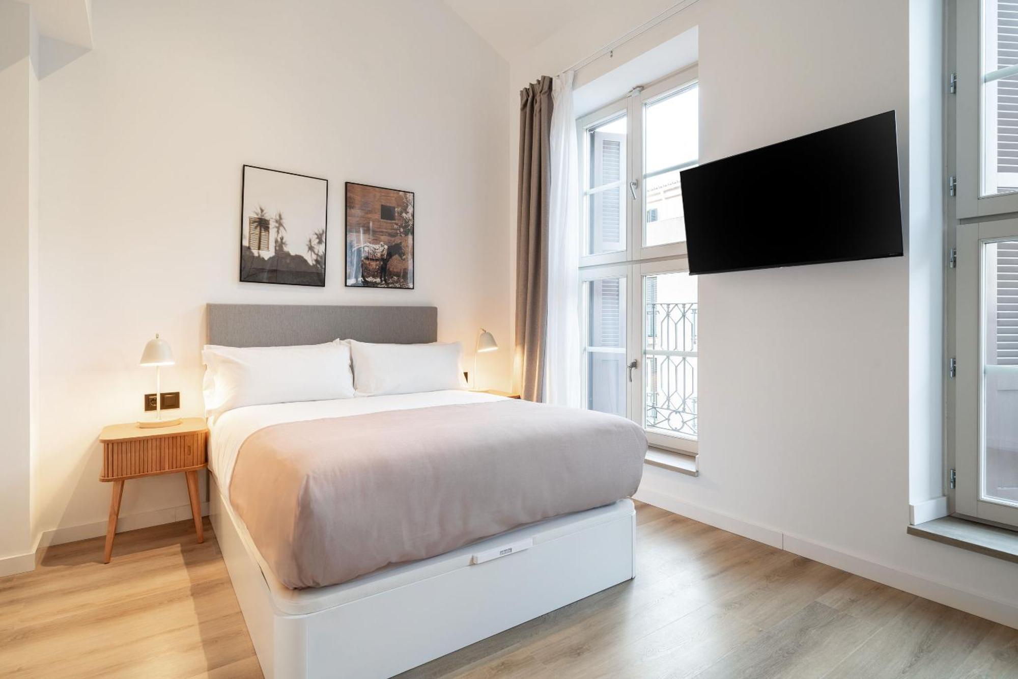 Limehome Malaga Calle Victoria Bagian luar foto