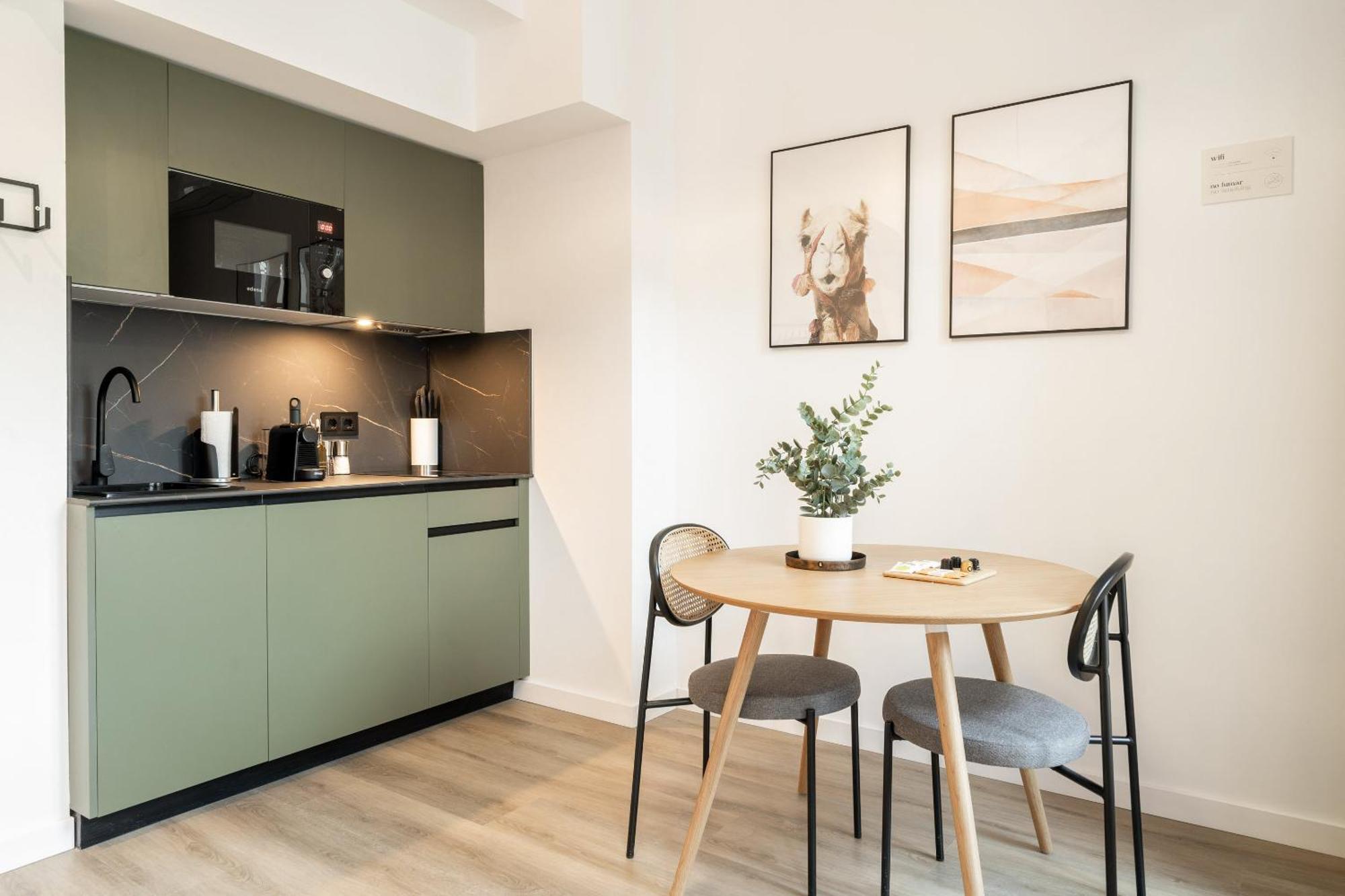 Limehome Malaga Calle Victoria Bagian luar foto