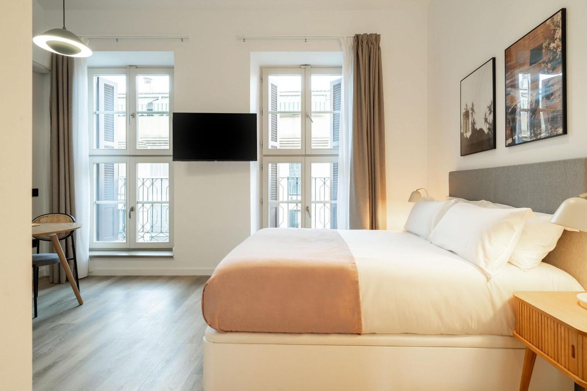 Limehome Malaga Calle Victoria Bagian luar foto