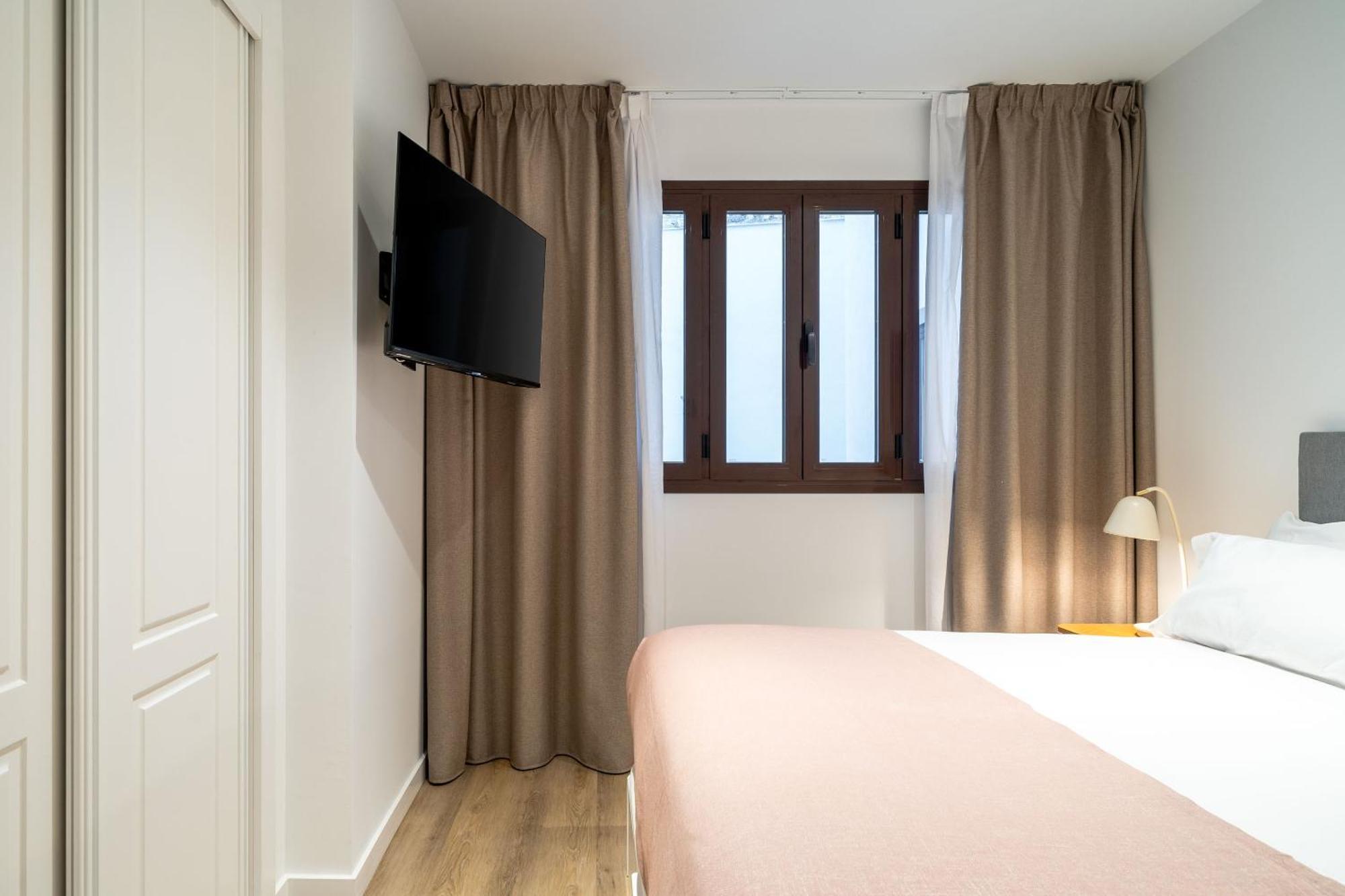 Limehome Malaga Calle Victoria Ruang foto