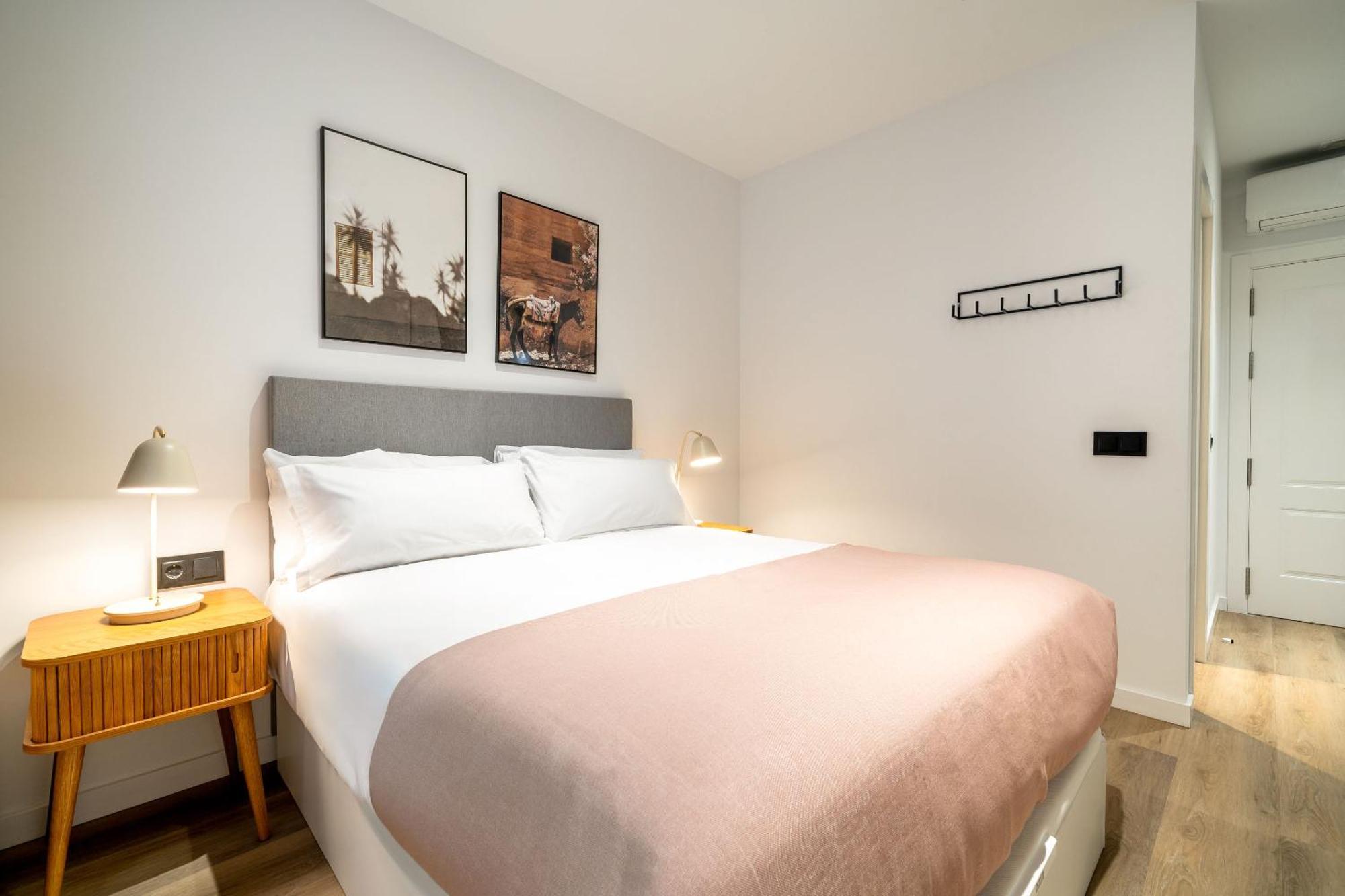 Limehome Malaga Calle Victoria Bagian luar foto