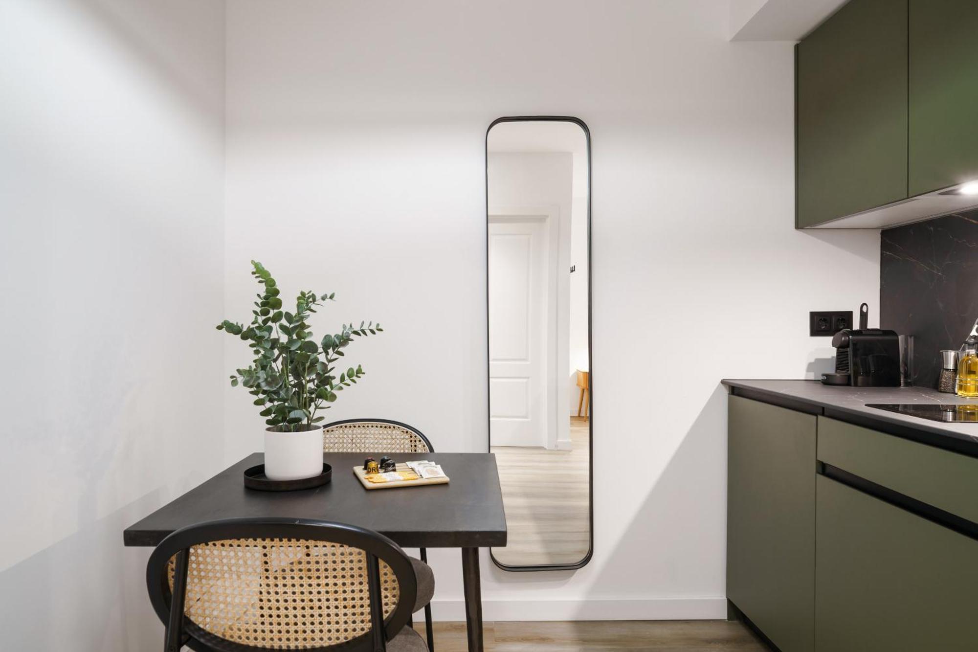 Limehome Malaga Calle Victoria Ruang foto