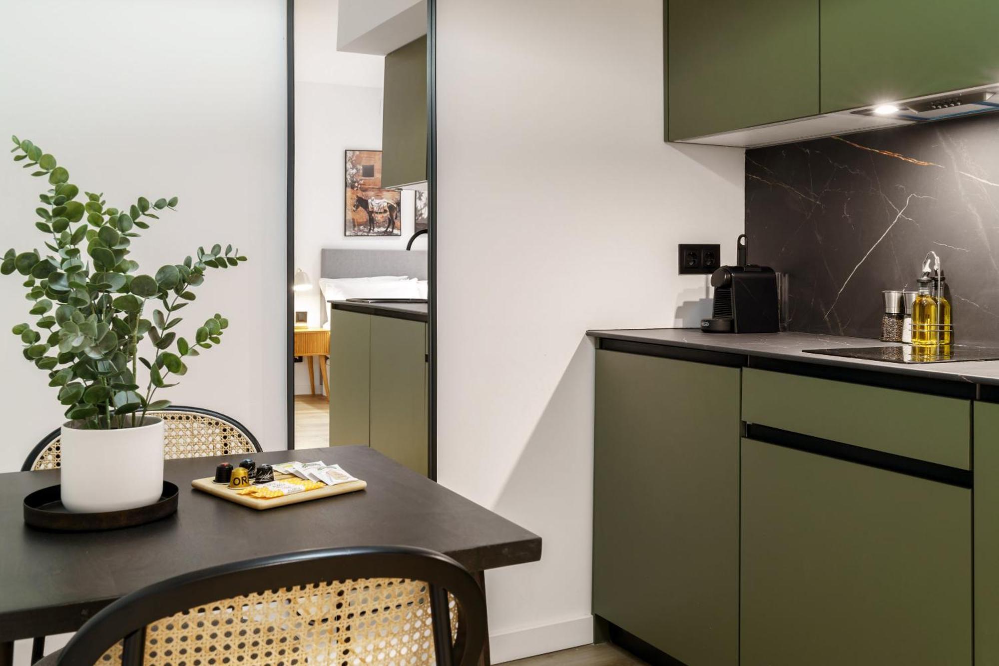 Limehome Malaga Calle Victoria Bagian luar foto