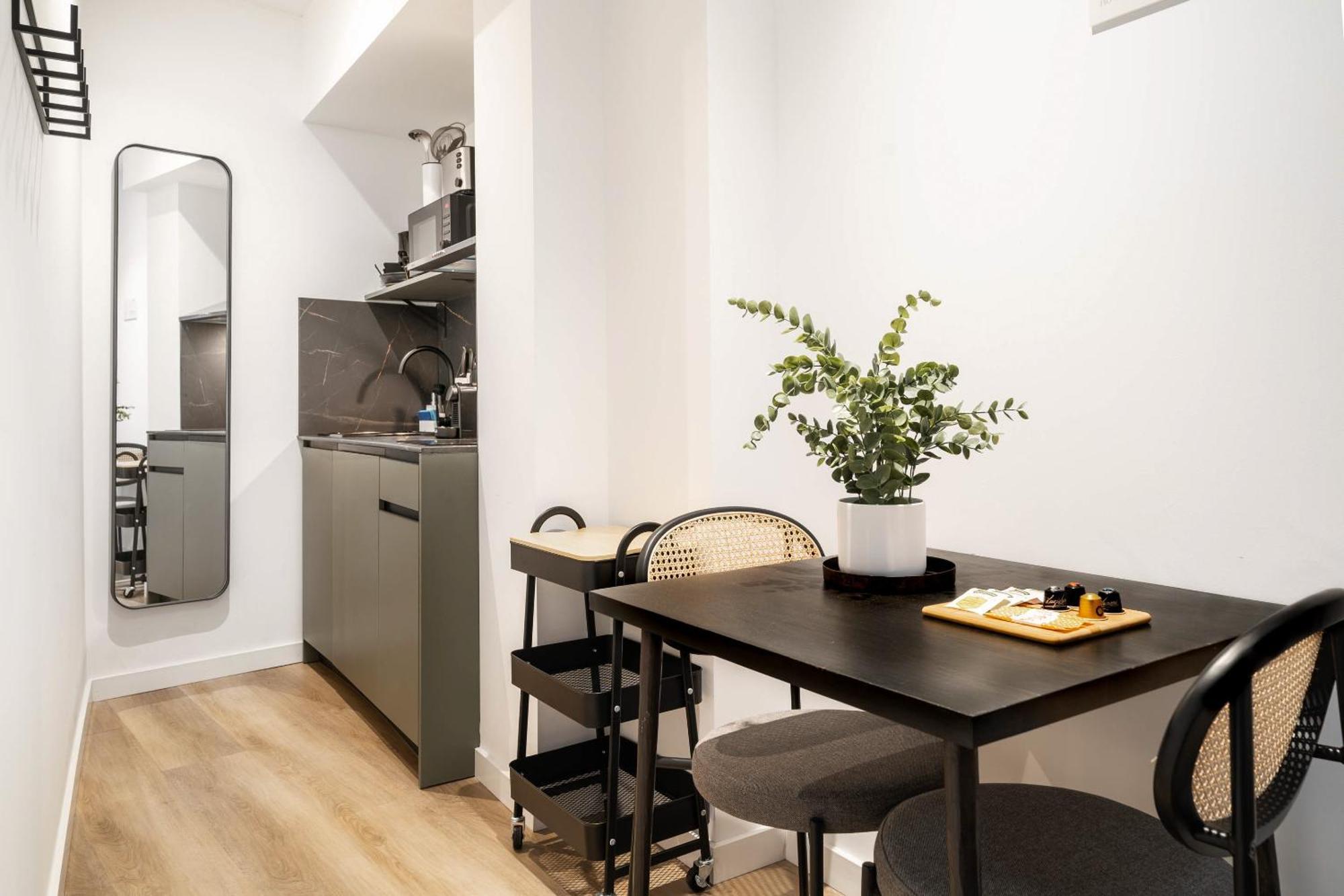 Limehome Malaga Calle Victoria Bagian luar foto